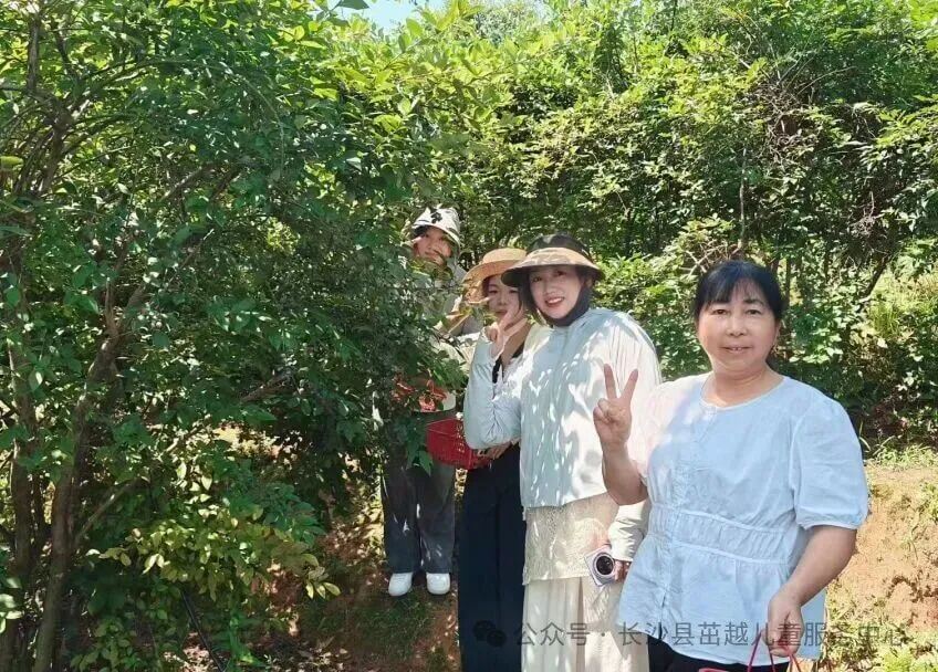 长沙县茁越儿童服务中心莓园合照